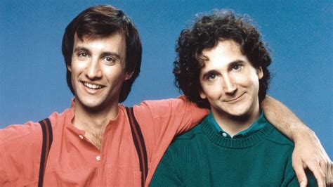  Perfect Strangers, 1980-luvun komediasarja kahdesta erilaisesta miehestä ja heidän hauskoista kokemuksistaan uudessa kotimaassaan!